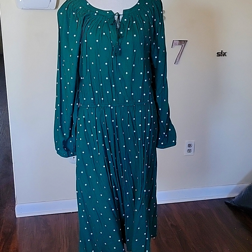 Oldnavy never worn long sleeve green& white stretch waist polkadot dress size 16